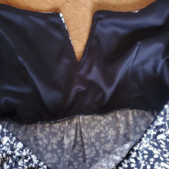 Ditsy Floral Top Size S Black White Flutter Sleeve Tie Back Empire Waist Cottage - Picture 6 of 14